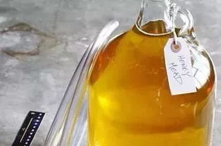 蜂蜜泡白酒有什么功效 蜂蜜泡白酒的制作方法